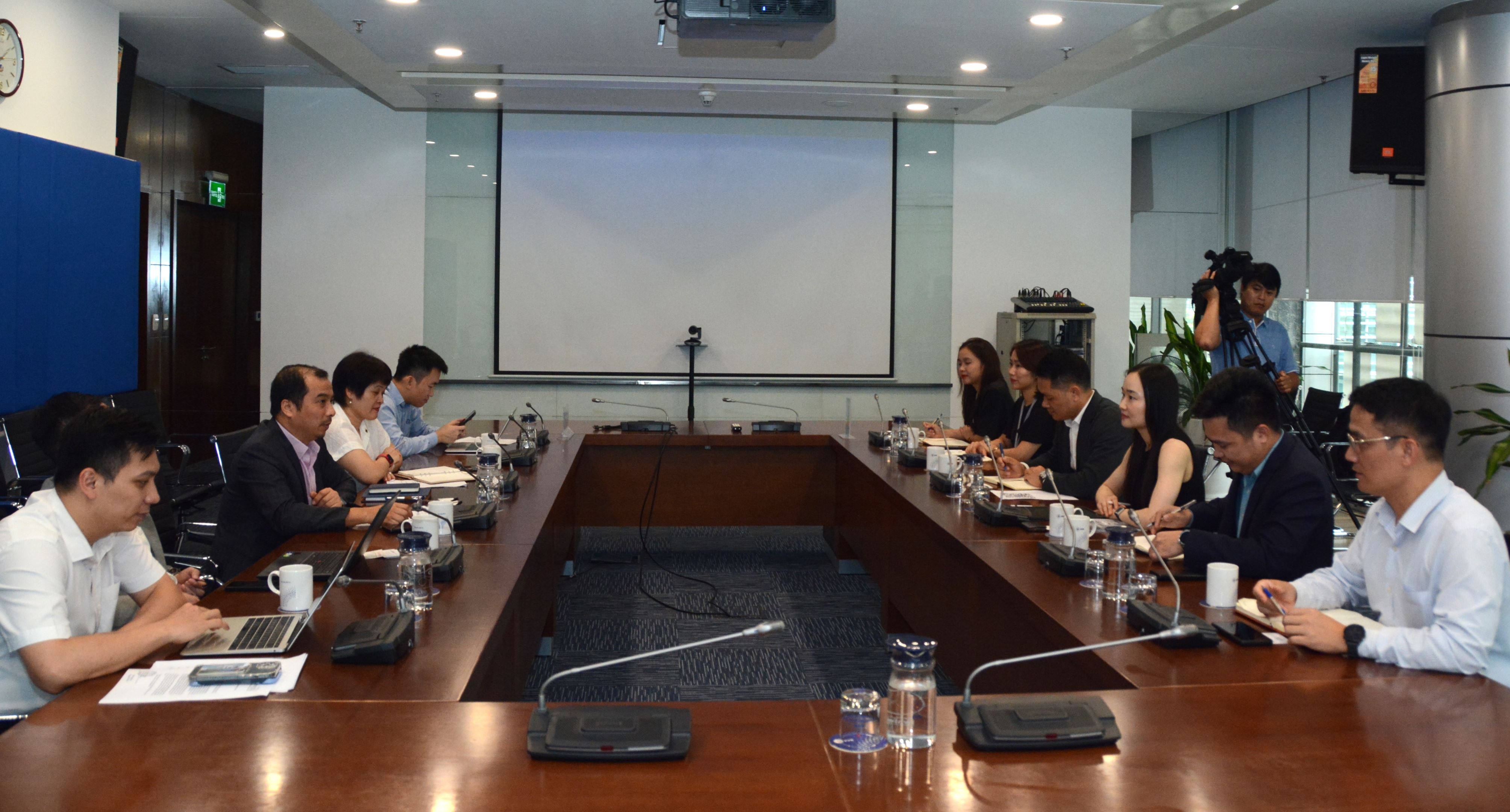 Lãnh đạo EVN làm việc với Tập đoàn Sungrow Renewables