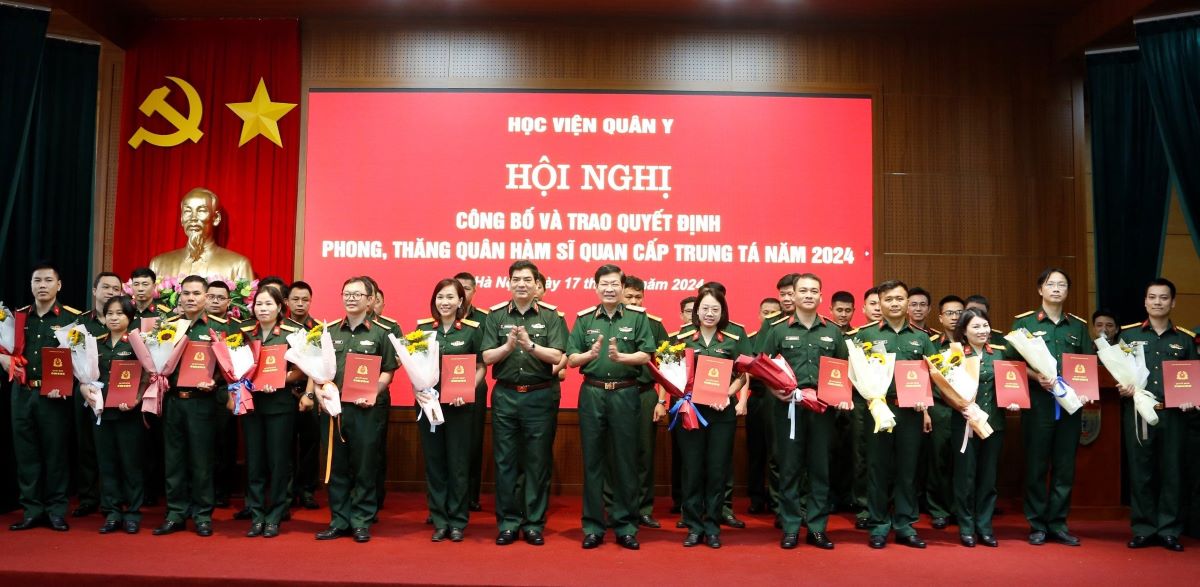 Học viện Quân y phong, thăng quân hàm cấp trung tá cho 50 đồng chí