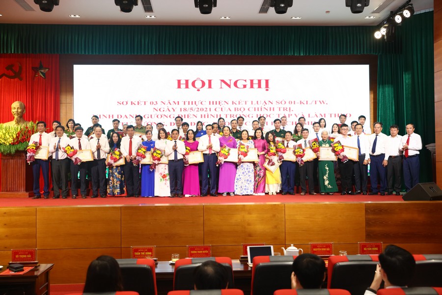 Hà Tĩnh vinh danh 42 điển hình học và làm theo Bác giai đoạn 2021-2024