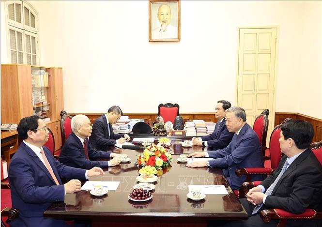 Tổng Bí thư Nguyễn Phú Trọng chủ trì cuộc họp lãnh đạo chủ chốt