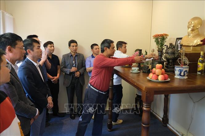 Cán bộ, nhân viên các cơ quan đại diện Việt Nam tại Nam Phi quyết tâm làm theo lời Bác