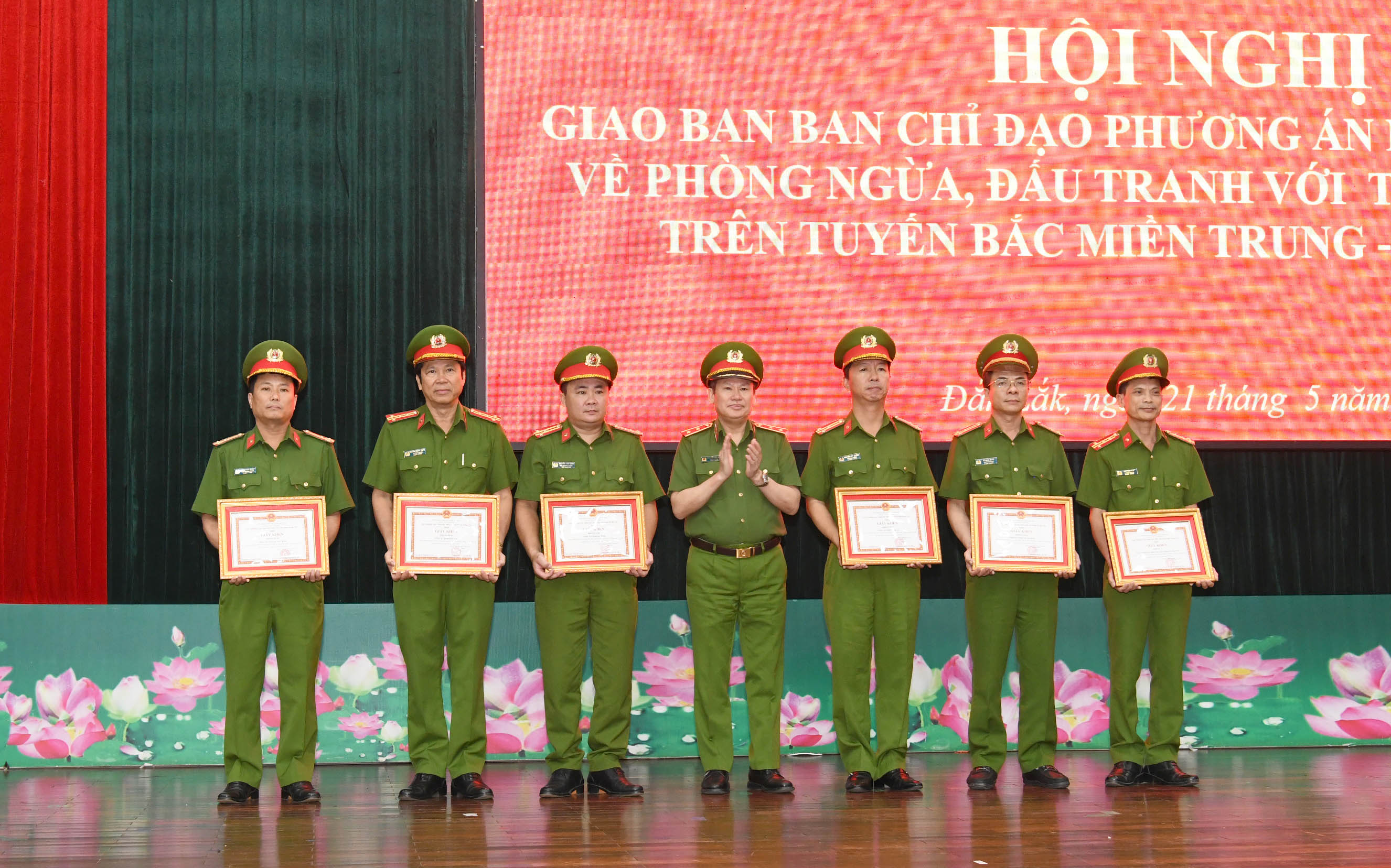 Chủ động phòng ngừa, trấn áp tội phạm ma túy