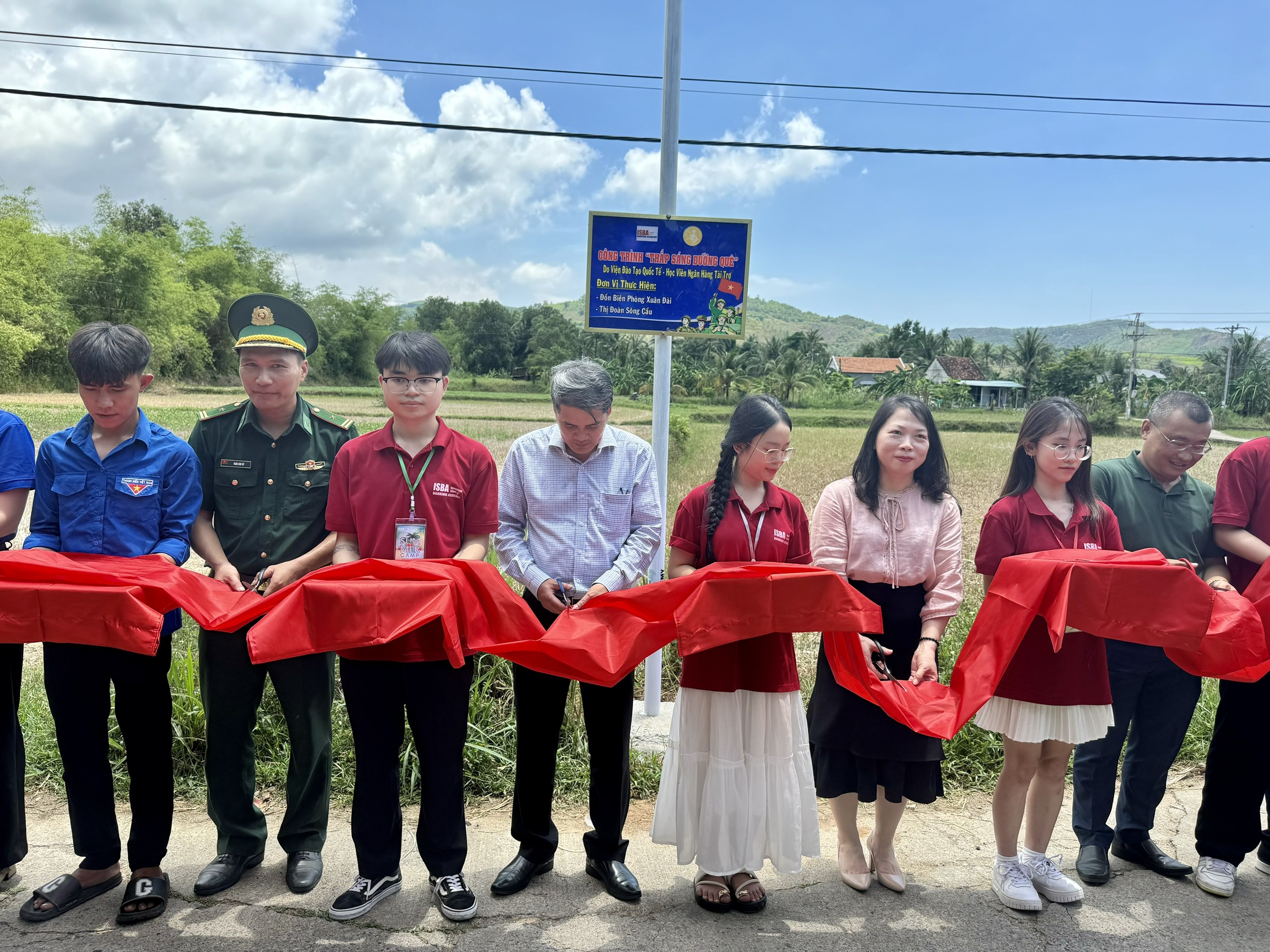Phú Yên Khánh thành công trình thanh niên “Thắp sáng đường quê”