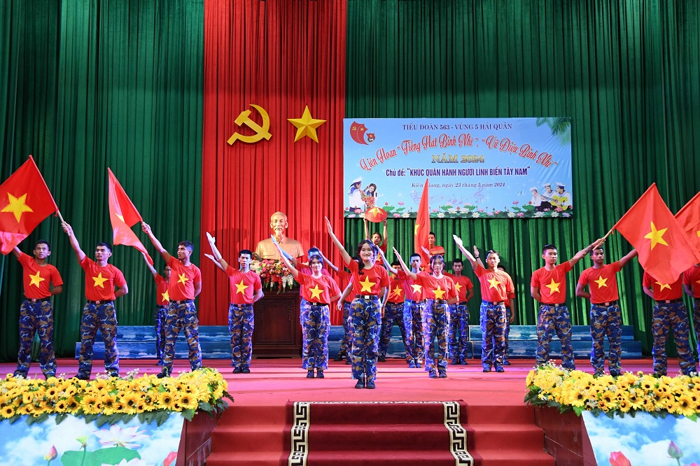 Sôi nổi Liên hoan “Tiếng hát bình nhì, vũ điệu binh nhì” Vùng 5 Hải quân