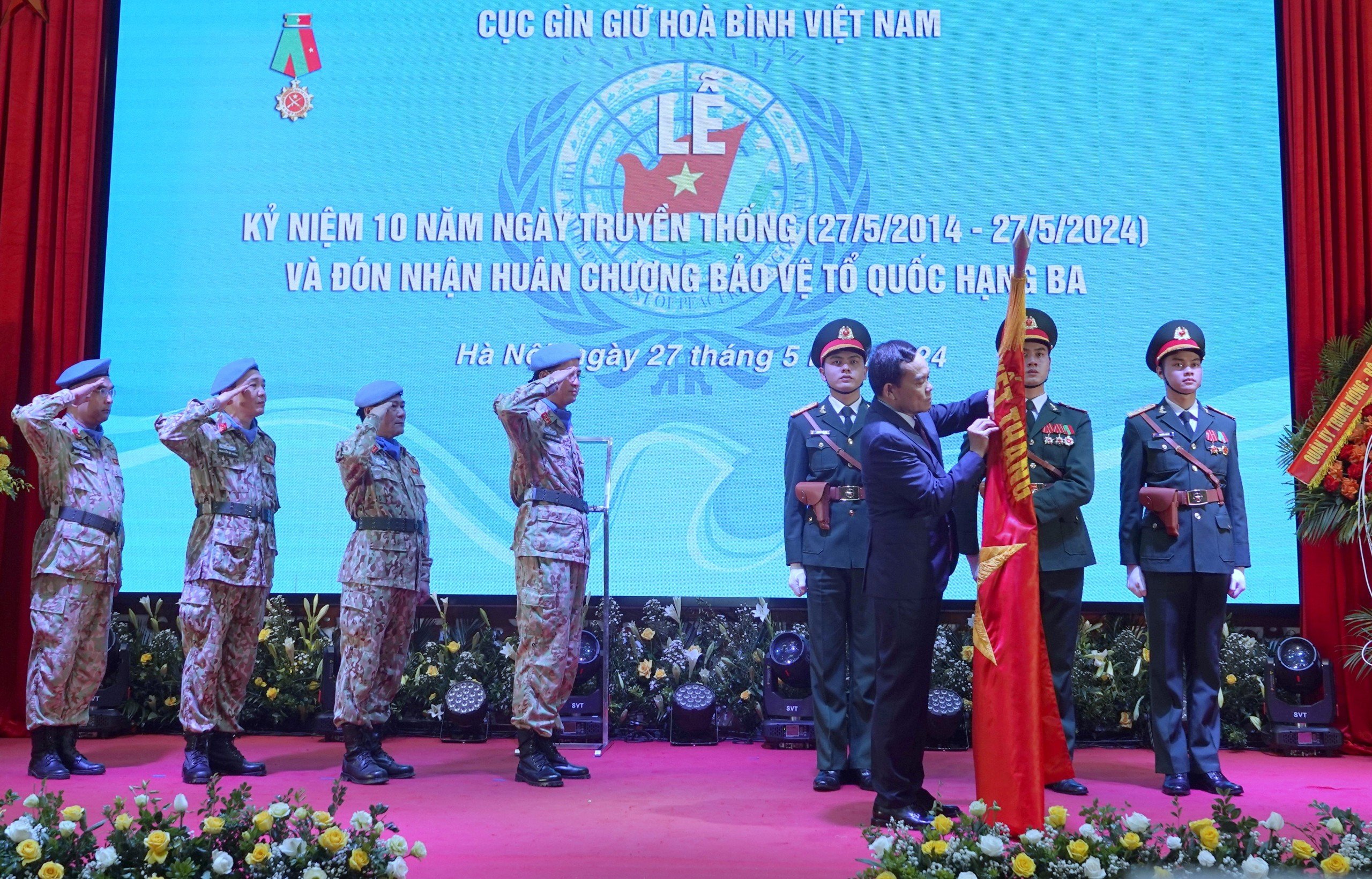 Cục Gìn giữ hòa bình Việt Nam đón nhận Huân chương Bảo vệ Tổ quốc hạng Ba