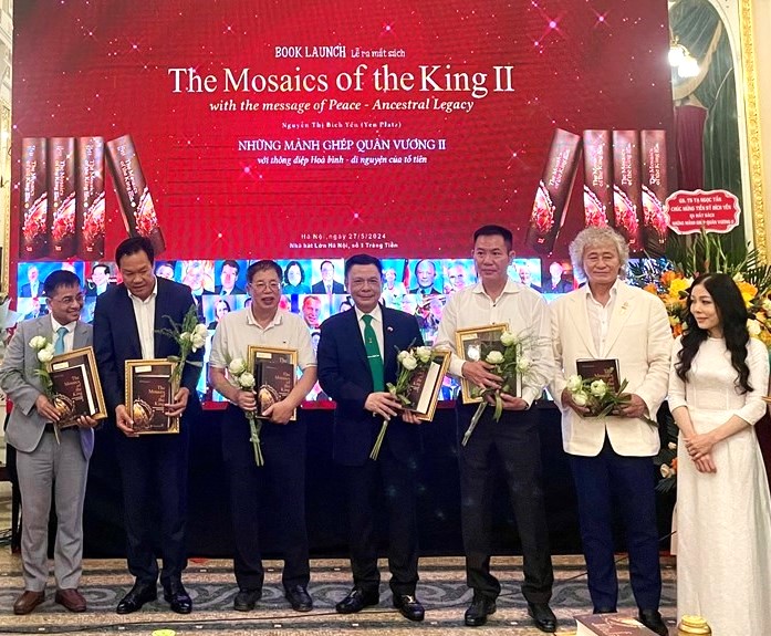 Những mảnh ghép quân vương II  Tôn vinh các cá nhân vì hòa bình thế giới