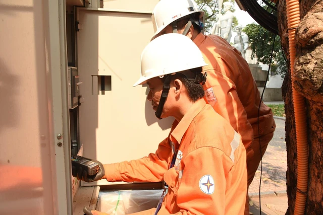 Tiêu thụ điện cả nước lần đầu tiên trong lịch sử vượt 1 tỉ kWh ngày