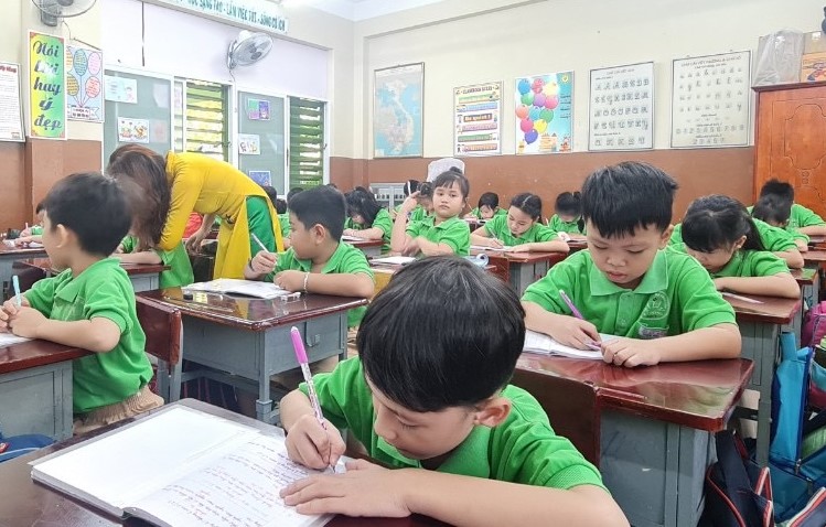 Bà Rịa-Vũng Tàu Công nhận 08 huyện, thị xã, thành phố đạt chuẩn Xóa mù chữ mức độ 2