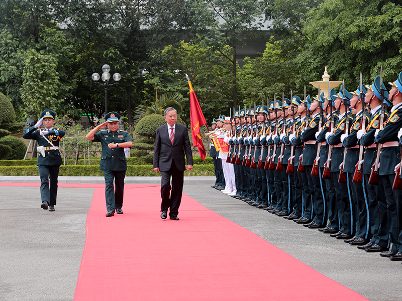 Xây dựng Quân chủng Phòng không - Không quân vững mạnh toàn diện