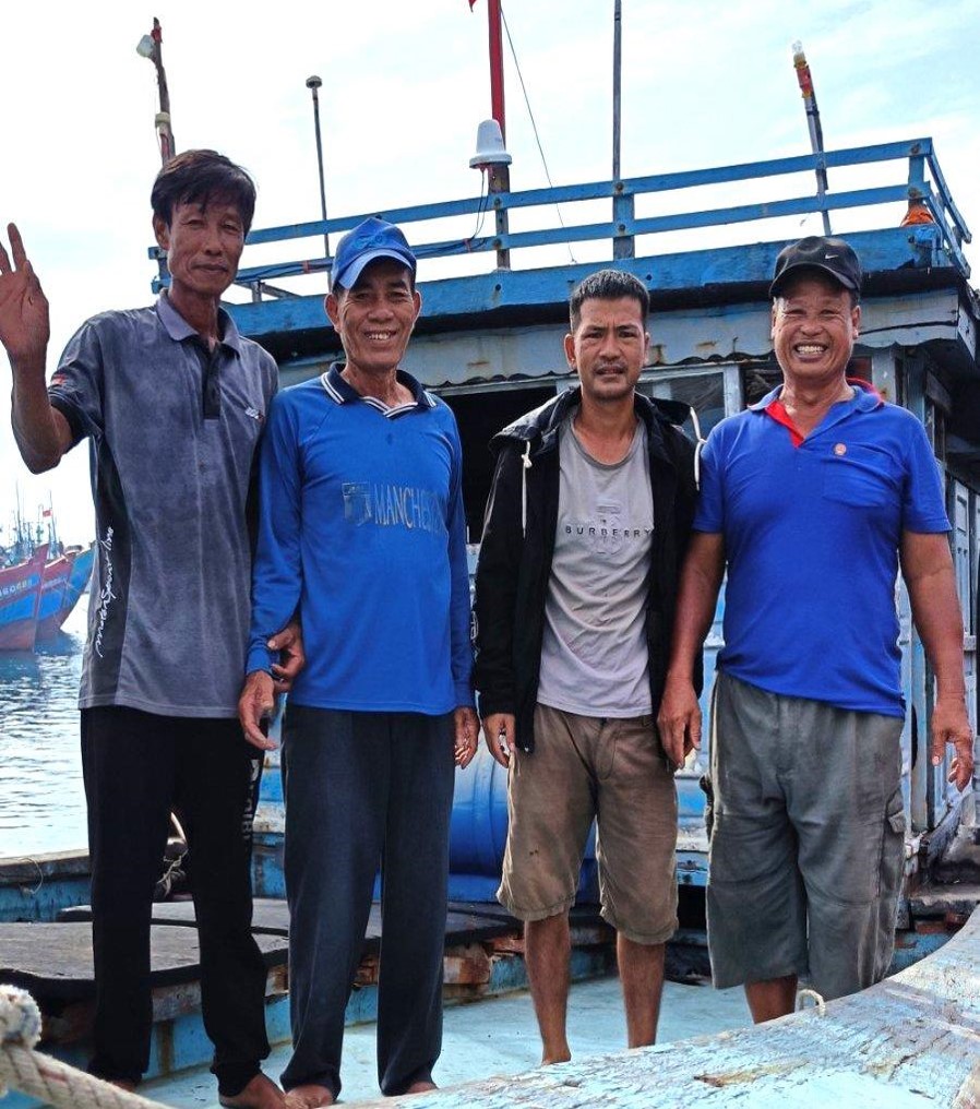 Quảng Ngãi Kịp thời cứu 4 ngư dân trên tàu cá bị chìm