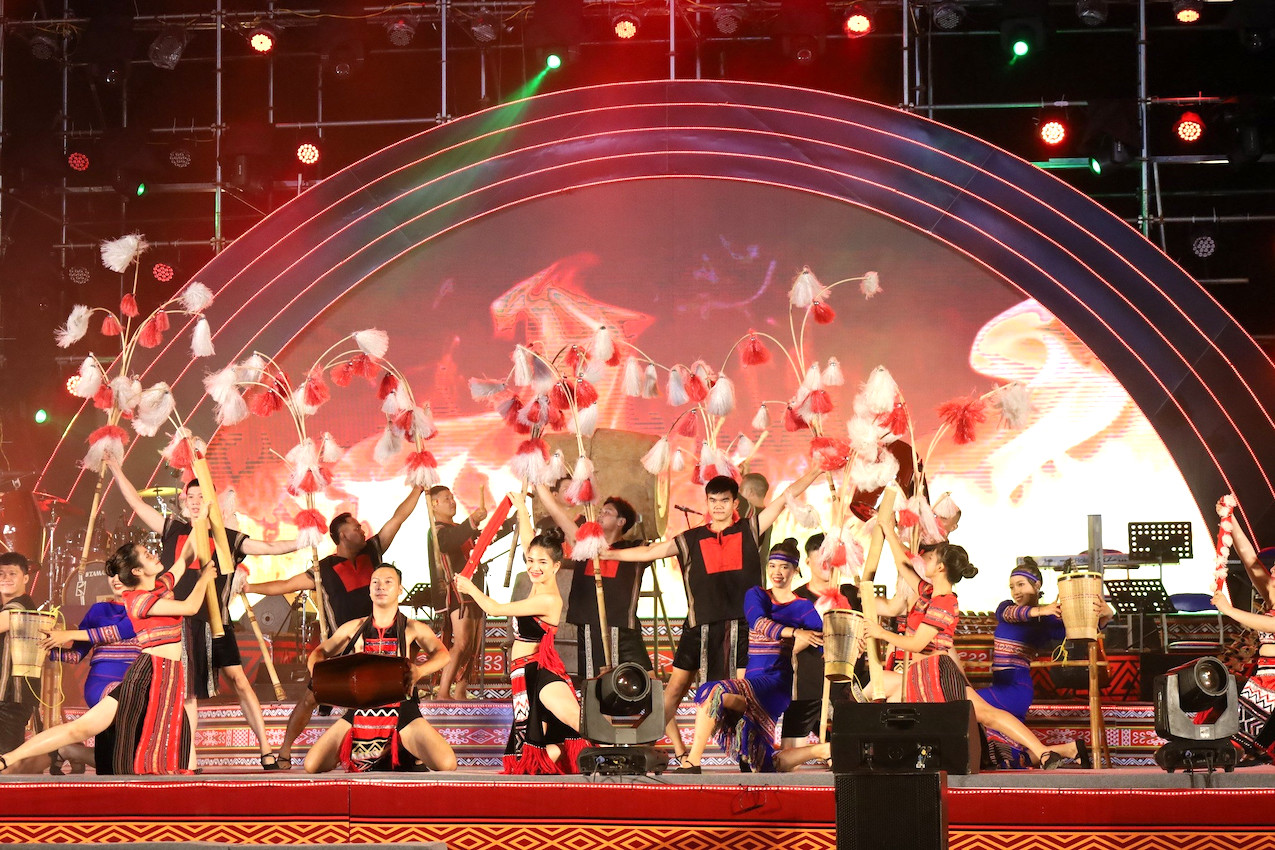 Bài 6 Xây dựng Đắk Lắk là trung tâm của vùng Tây Nguyên trên tất cả các lĩnh vực