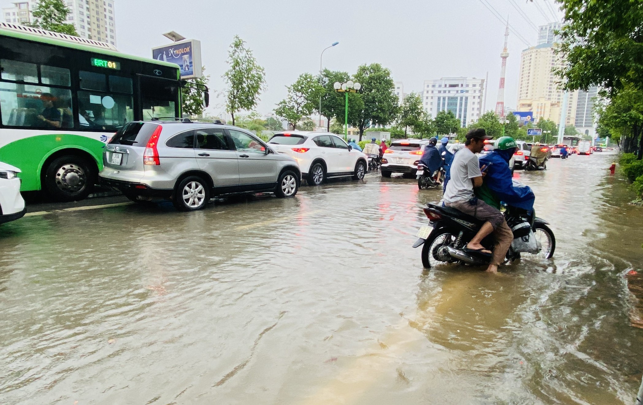 Chuyên gia lý giải nguyên nhân mưa lớn ở miền Bắc sáng 5 6
