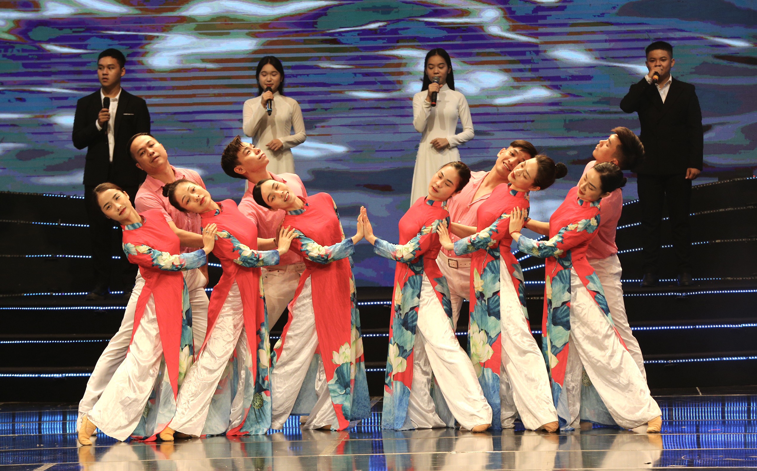 “Việt Nam - Khát vọng vươn xa”