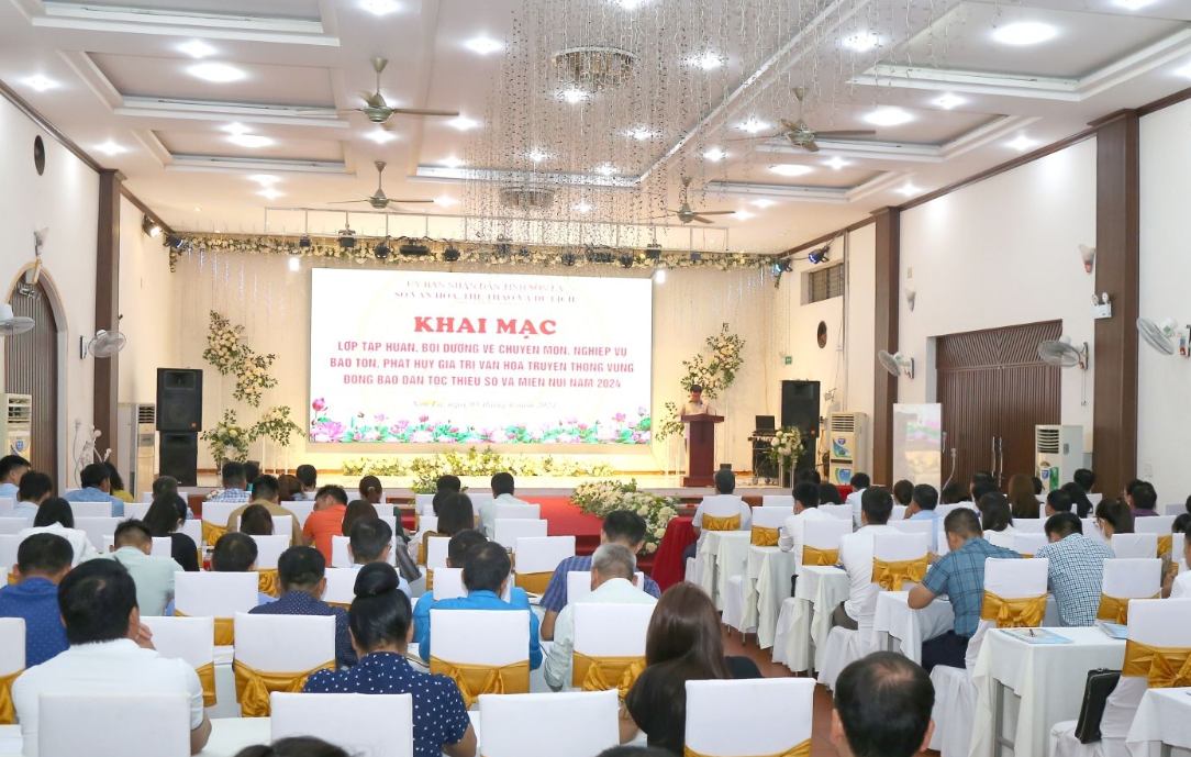 Bồi dưỡng nghiệp vụ bảo tồn, phát huy giá trị văn hóa truyền thống vùng đồng bào dân tộc thiểu số tại Sơn La