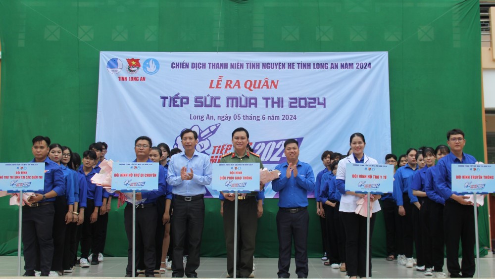 Long An Ra quân Chương trình tiếp sức mùa thi