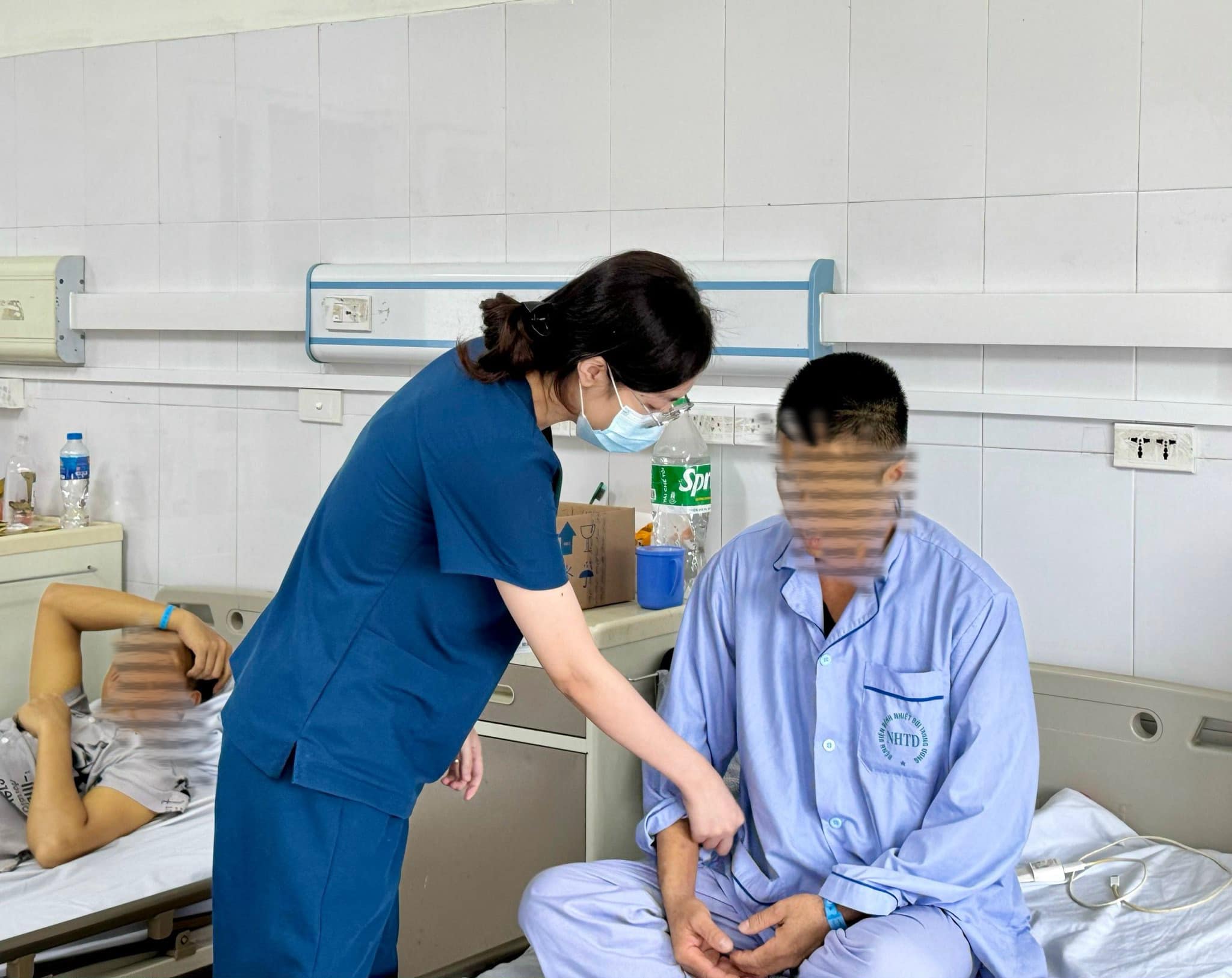 Uống thuốc nam không rõ nguồn gốc, người đàn ông bị ngộ độc gan