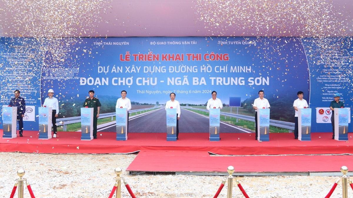 Khởi công tuyến đường Hồ Chí Minh đoạn Chợ Chu - ngã ba Trung Sơn