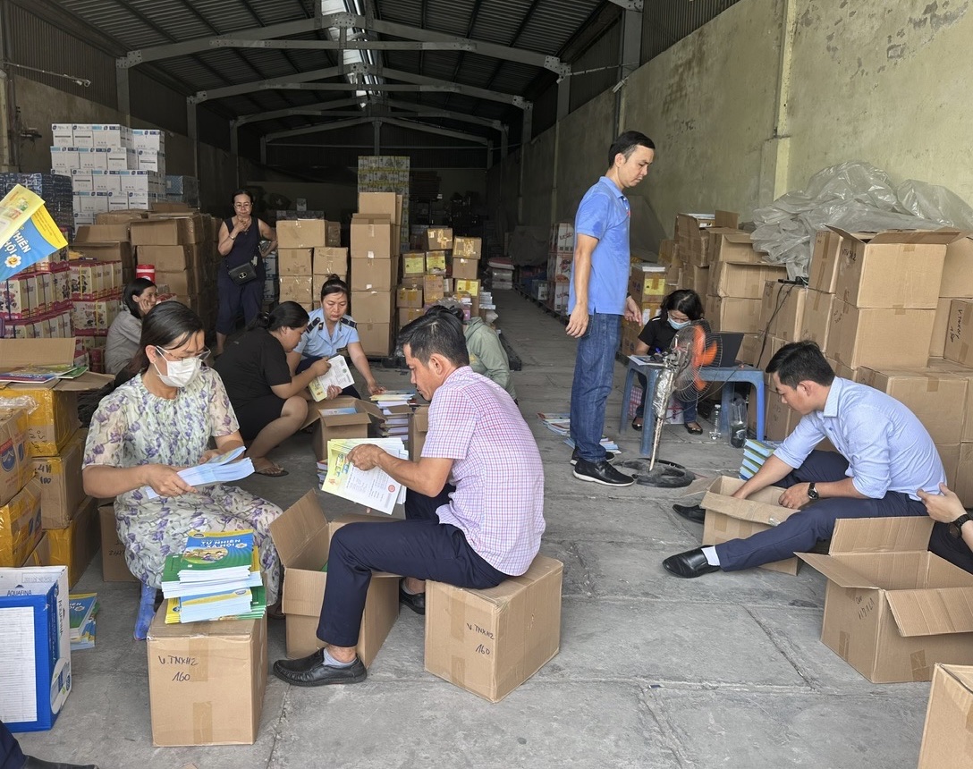 Thu giữ trên 40 000 quyển sách giả mạo sách của NXB Giáo dục Việt Nam