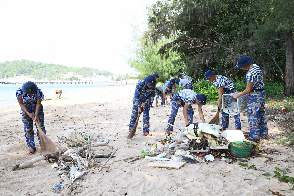 Tuổi trẻ Vùng 5 Hải quân hưởng ứng Chiến dịch thanh niên tình nguyện