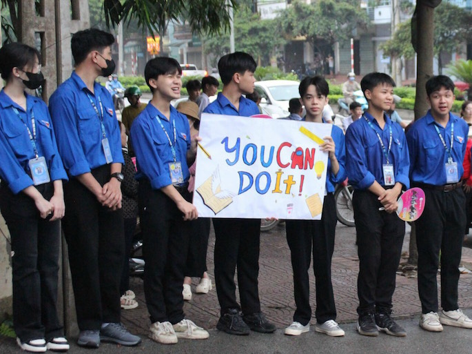 Hơn 4 000 tình nguyện viên Thủ đô “tiếp sức” cho thí sinh thi vào lớp 10