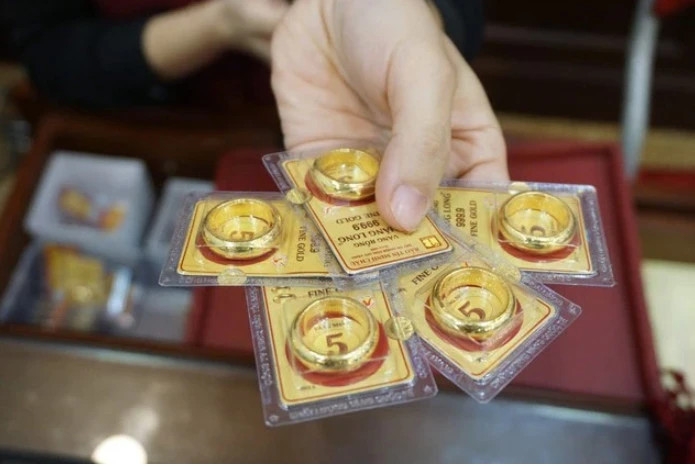 Giá vàng nhẫn ngày 8 6 giảm mạnh theo giá thế giới