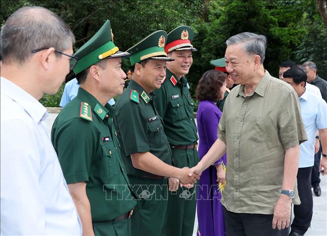 Chủ tịch nước Tô Lâm thăm cán bộ, chiến sỹ Đồn biên phòng Cửa khẩu Sóc Giang