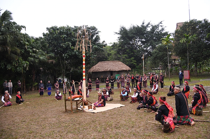 Ước nguyện mùa lúa chín của người Bru - Vân Kiều