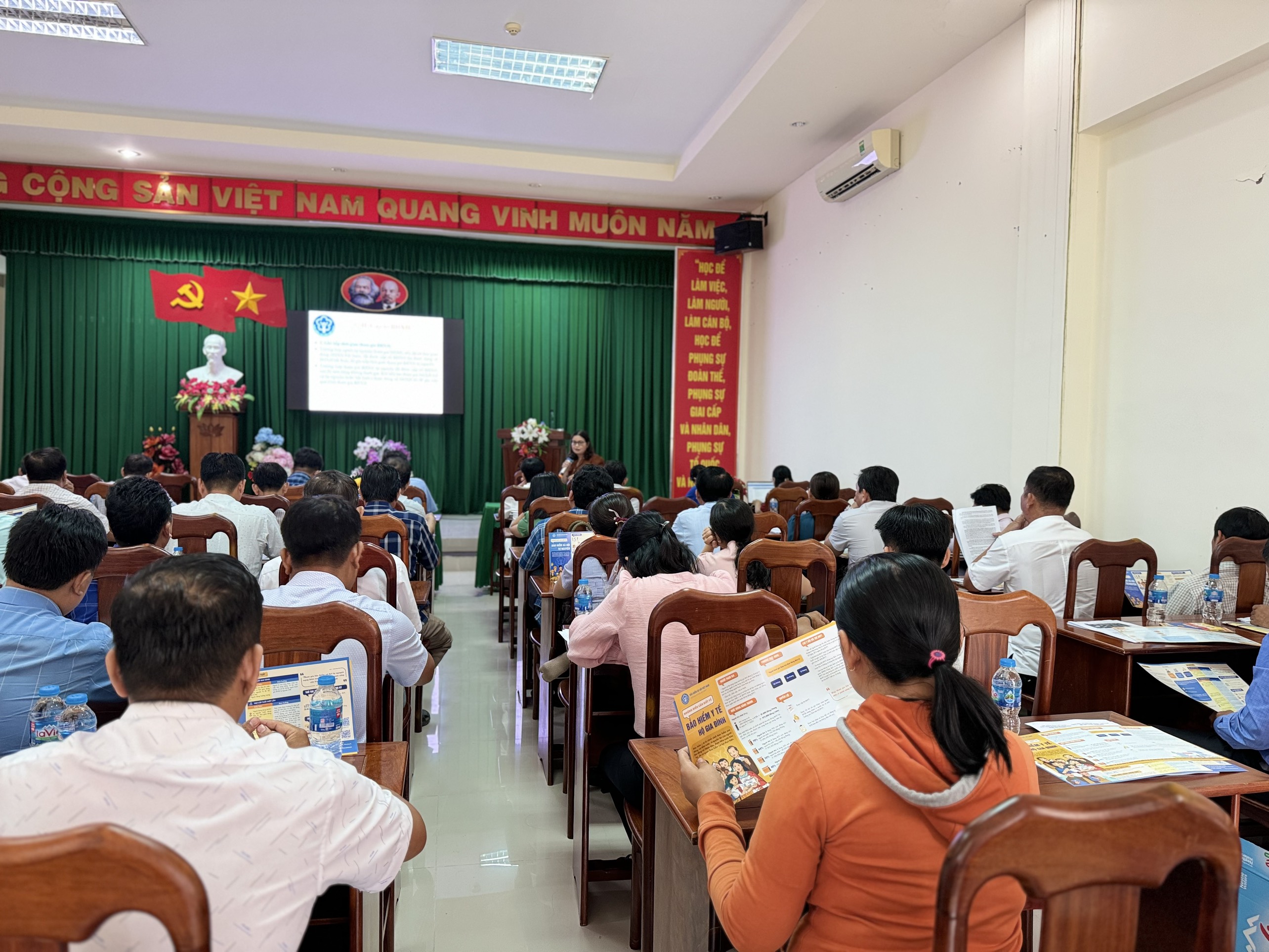 Hậu Giang Tuyên truyền, đối thoại chính sách bảo hiểm với cán bộ Hội Nông dân cấp cơ sở