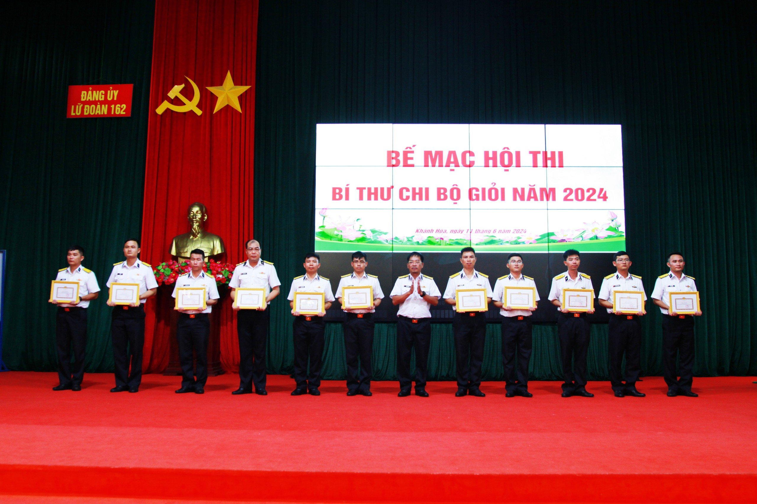 Nâng cao chất lượng đội ngũ bí thư chi bộ