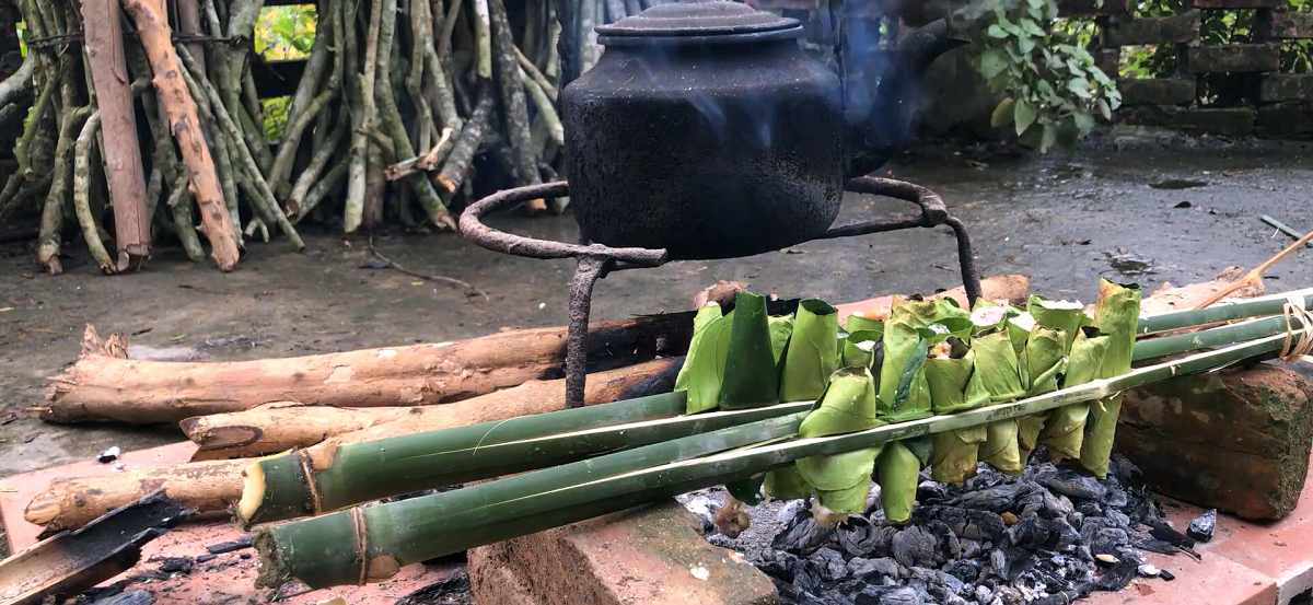 Thịt nướng lá bưởi của người Mường ở Tây Bắc