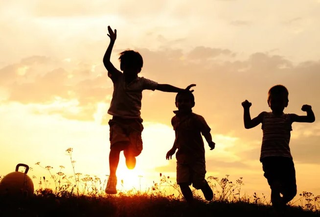 Người chưa thành niên có được tham gia giao dịch dân sự