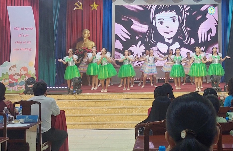 Lần đầu tiên một diễn đàn đề cập nội dung giáo dục làm cha mẹ được tổ chức