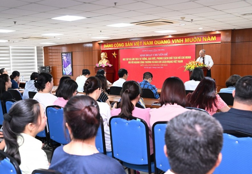 Sinh hoạt chuyên đề học tập và làm theo tư tưởng, đạo đức, phong cách Chủ tịch Hồ Chí Minh