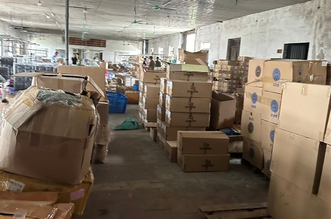 Thu giữ hàng trăm nghìn sản phẩm thuốc lá điện tử nghi nhập lậu