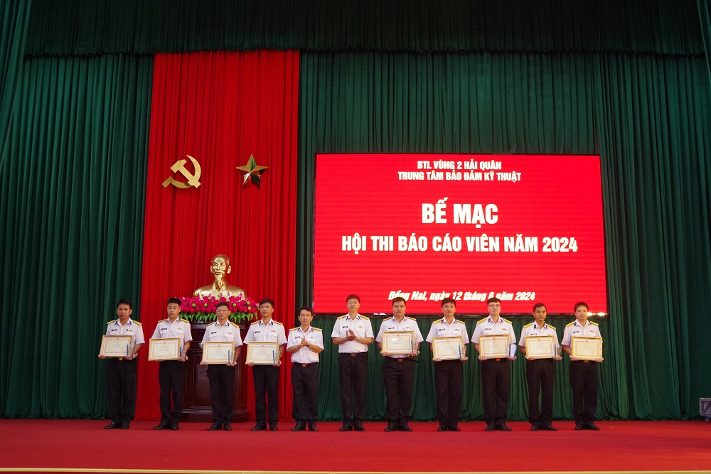 Nâng cao chất lượng đội ngũ báo cáo viên