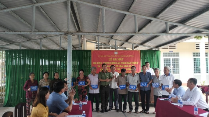 ​

​

Hiệu quả từ mô hình dân vận khéo Đường có hoa, nhà có số, kết hợp tổ hợp tác nuôi lươn ở Long Mỹ, Hậu Giang