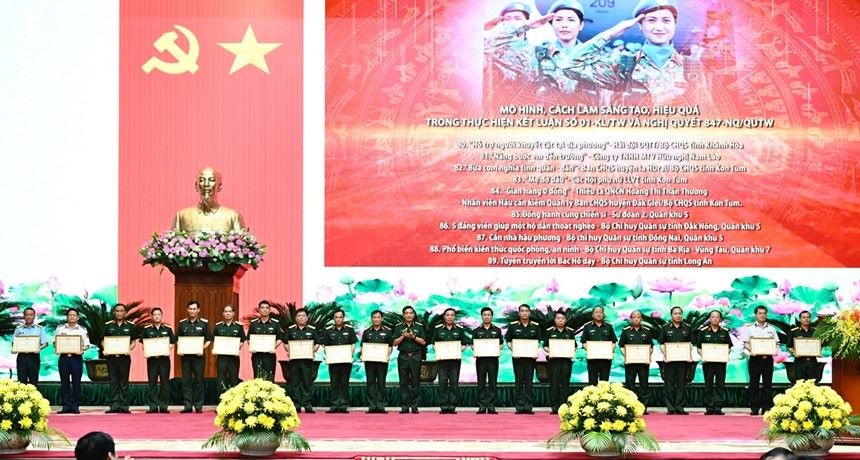 Đưa việc học tập và làm theo Bác vào đời sống và hoạt động của bộ đội