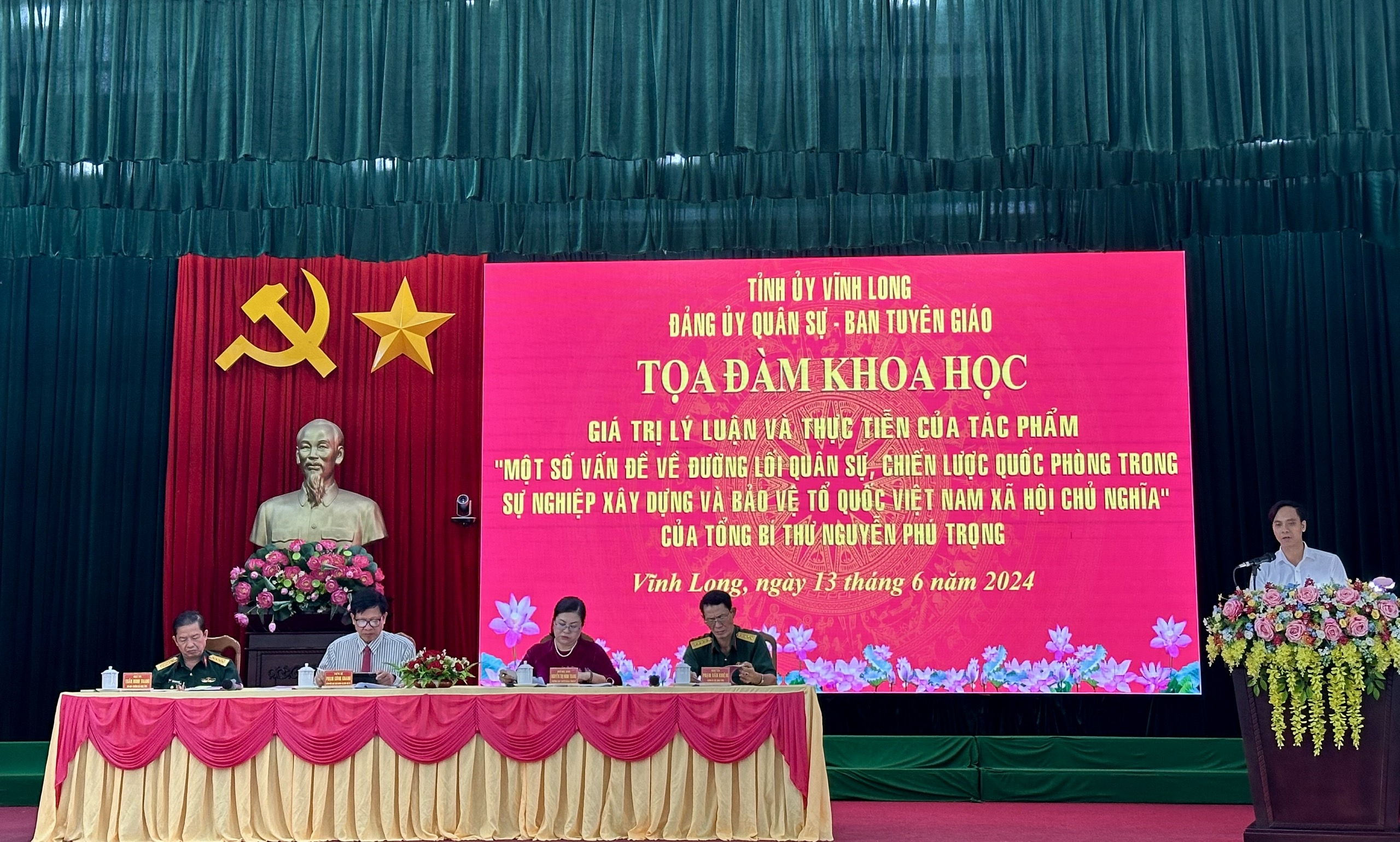 Giá trị lý luận và thực tiễn trong cuốn sách về đường lối quân sự, chiến lược quốc phòng của Tổng Bí thư