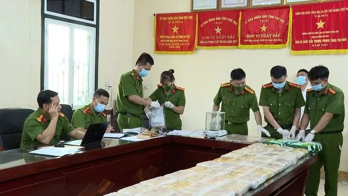 Triệt phá đường dây ma túy, thu giữ 21 bánh heroin