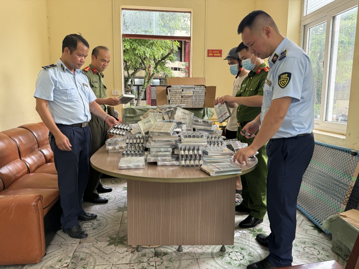 Thu giữ hơn 5 000 sản phẩm thuốc lá điện tử không rõ nguồn gốc