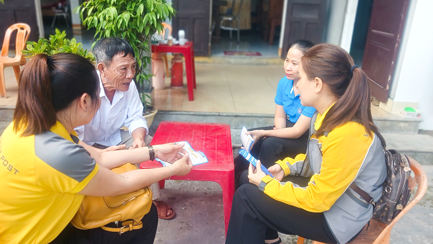 Hỗ trợ người dân tham gia bảo hiểm xã hội tự nguyện, bảo hiểm y tế