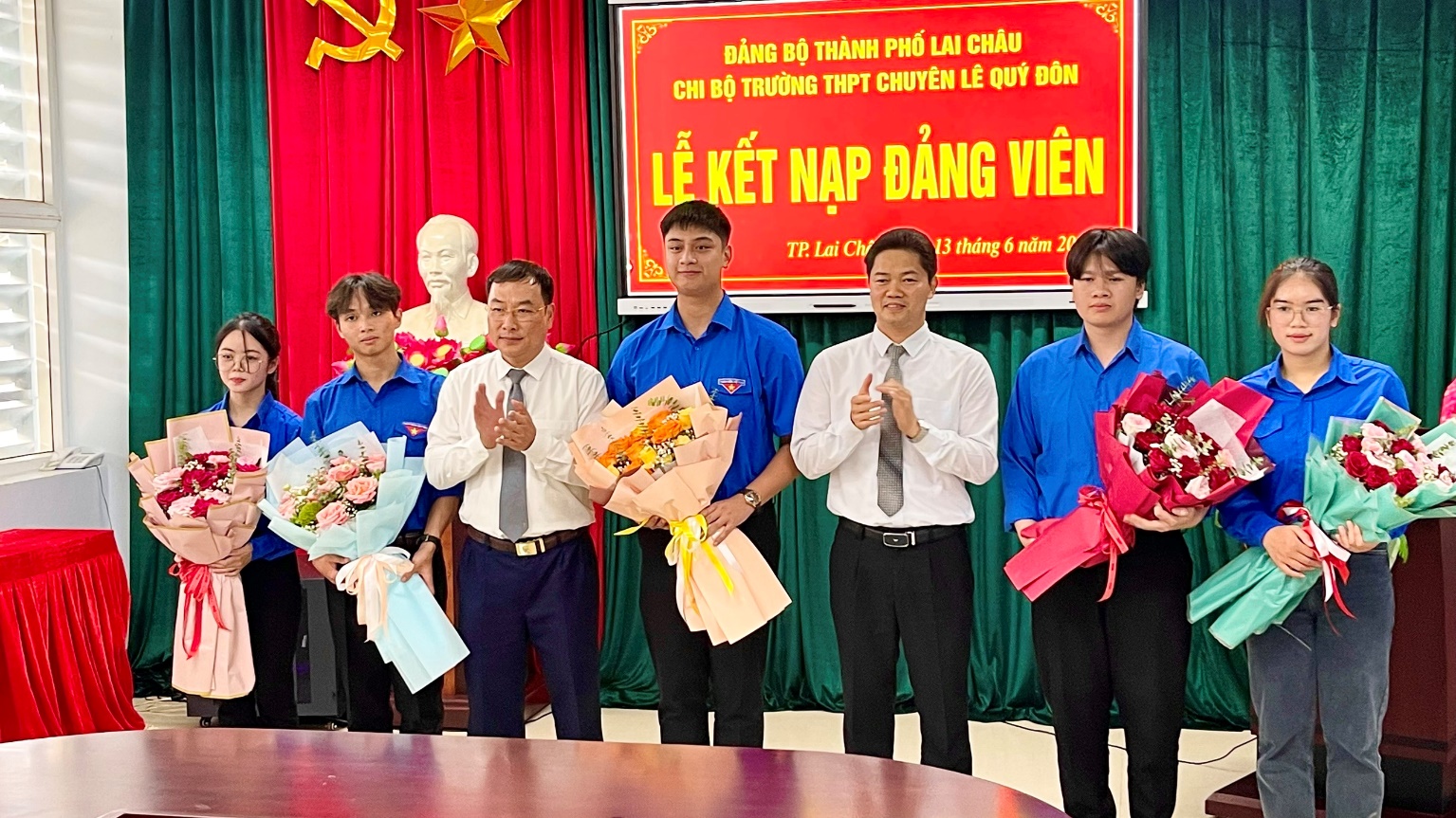 Lai Châu Nhiều học sinh ưu tú được kết nạp đảng