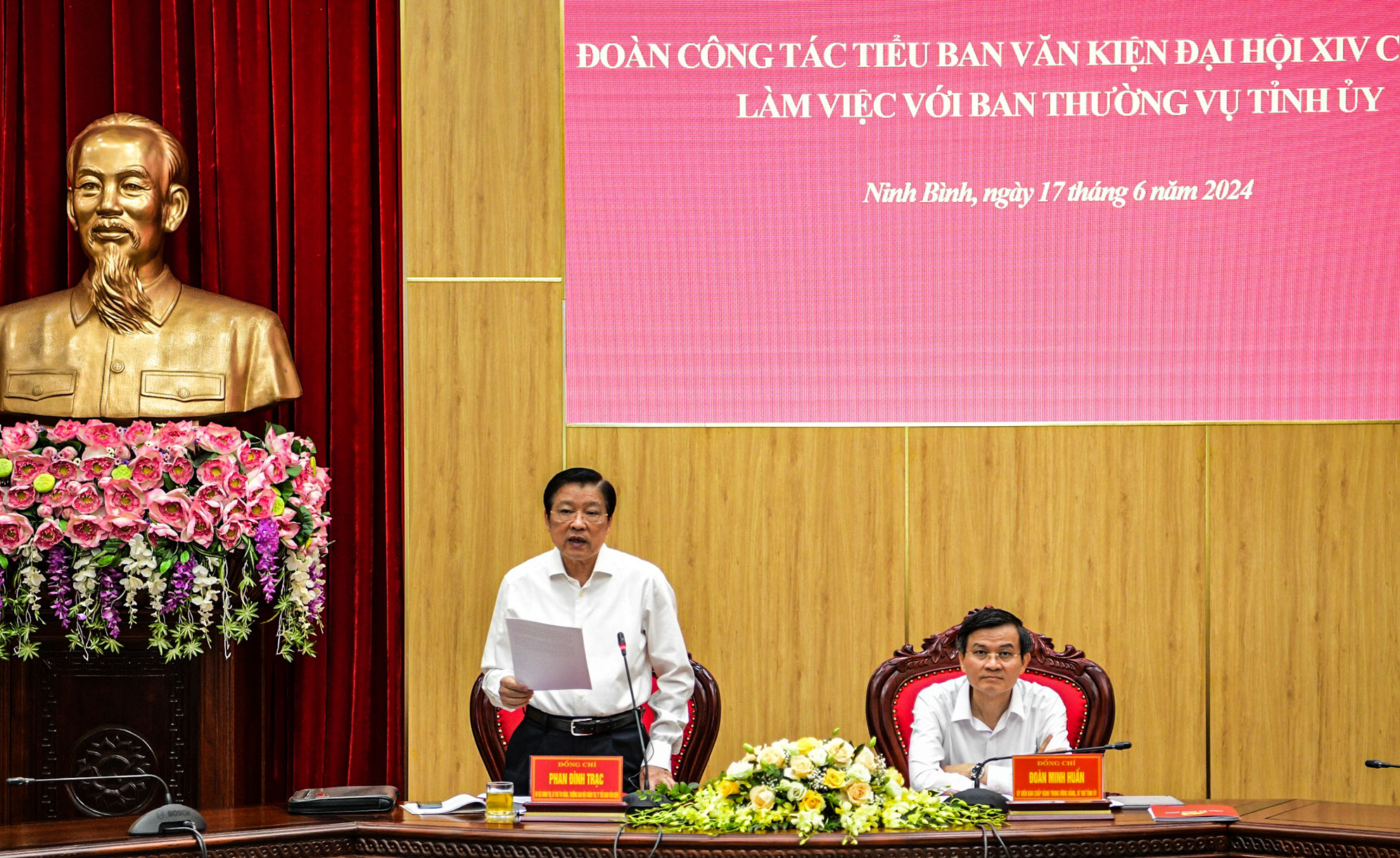 Đoàn công tác Tiểu ban Văn kiện Đại hội XIV của Đảng làm việc tại Ninh Bình