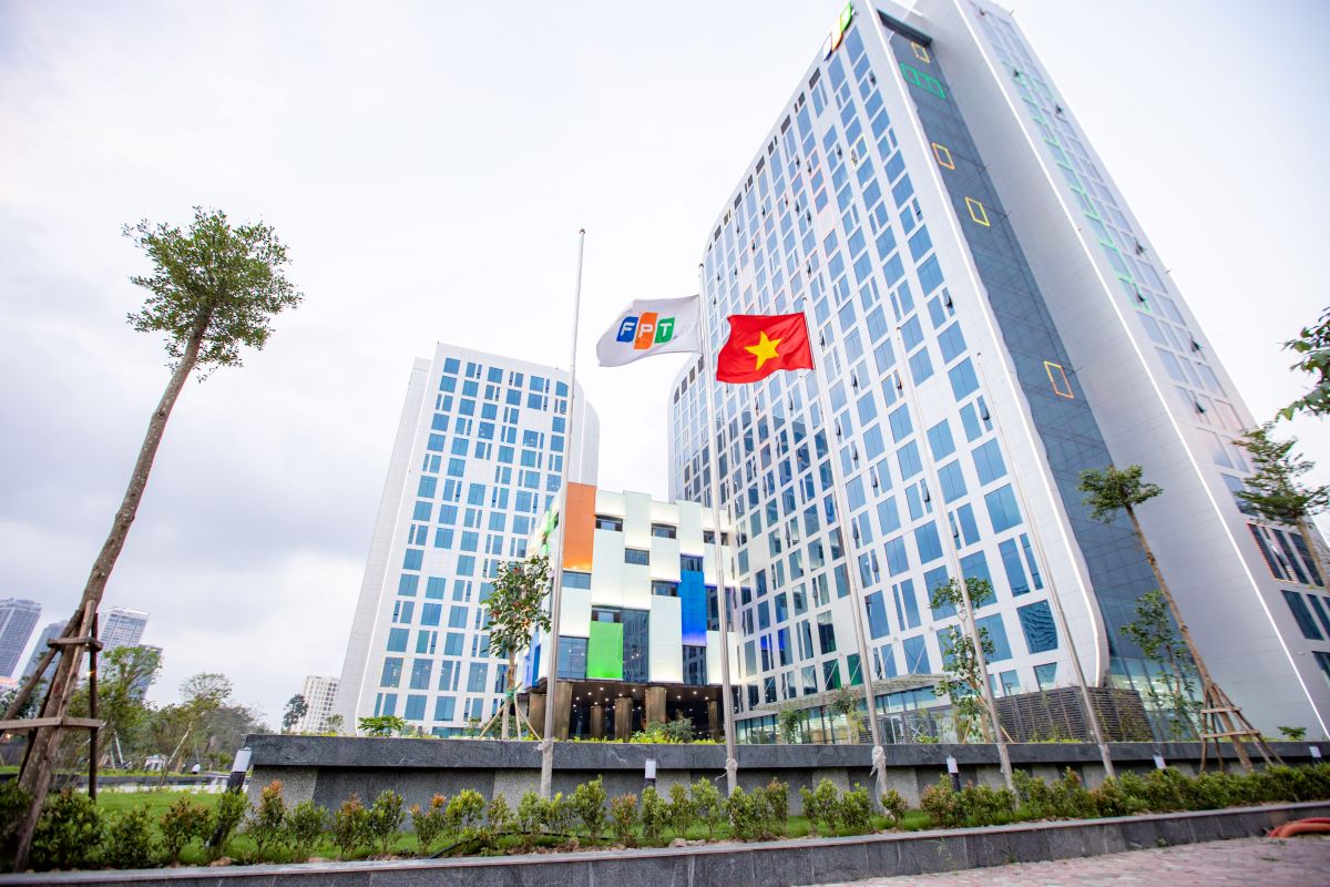 FPT lọt TOP 500 công ty lớn nhất Đông Nam Á