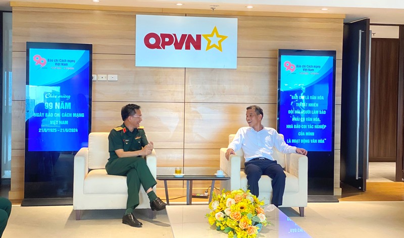 Lãnh đạo Ban Tuyên giáo Trung ương thăm Trung tâm PT-TH Quân đội và Báo Tri thức cuộc sống