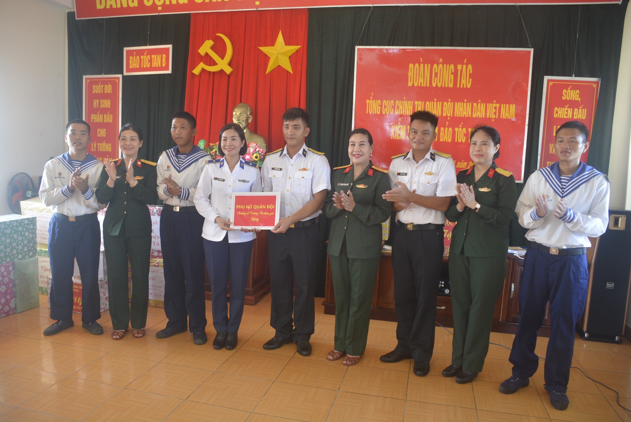 Chuyện về các “thủ trưởng - mẹ” ở Trường Sa