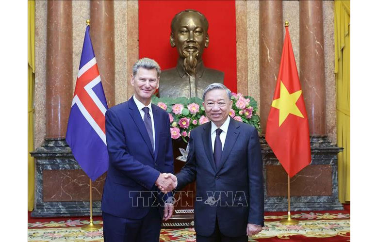 Chủ tịch nước Tô Lâm tiếp Đại sứ các nước trình Quốc thư