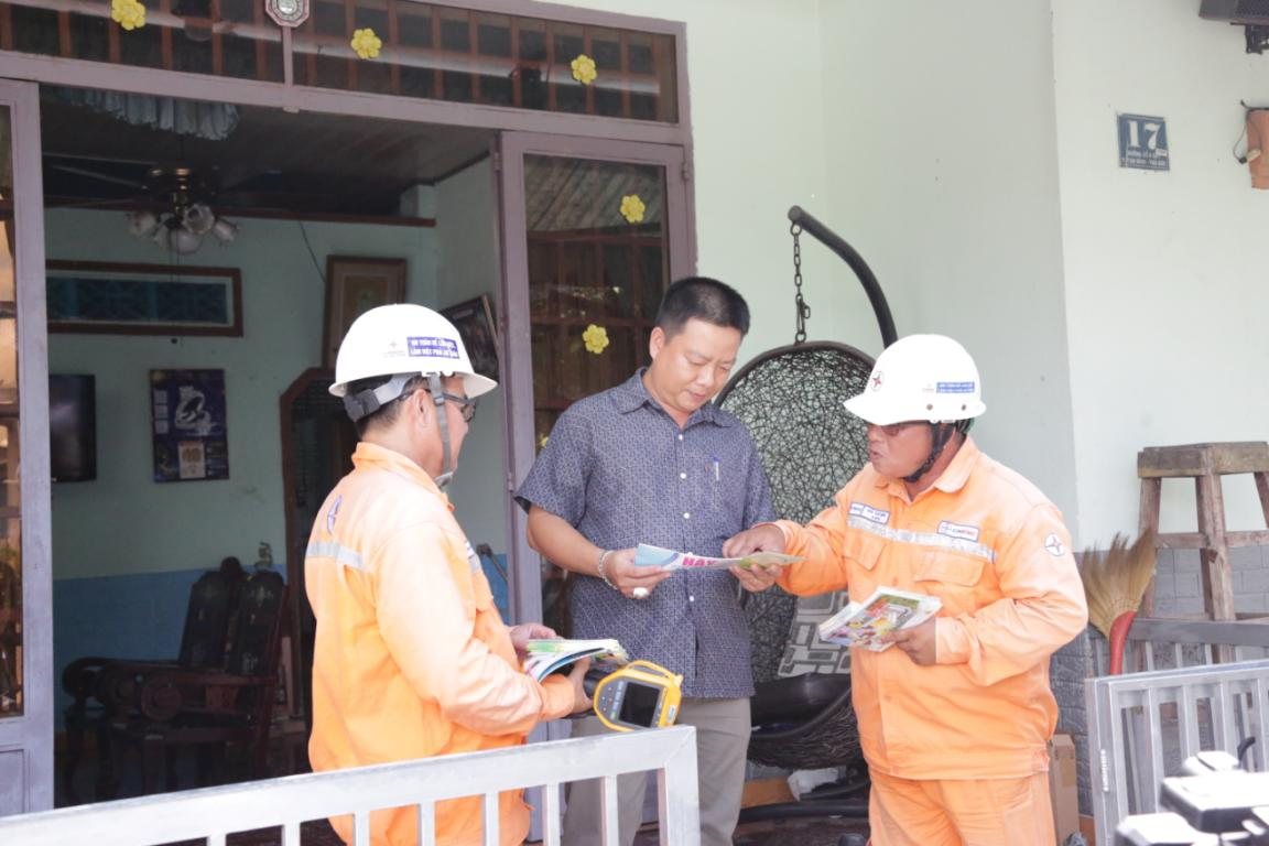 Tăng cường kiểm tra đảm bảo vận hành ổn định lưới điện trong mùa mưa bão
