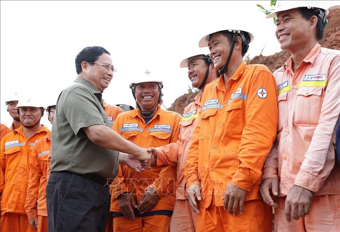Mở đợt thi đua nước rút hoàn thành xây dựng đường dây 500kV mạch 3