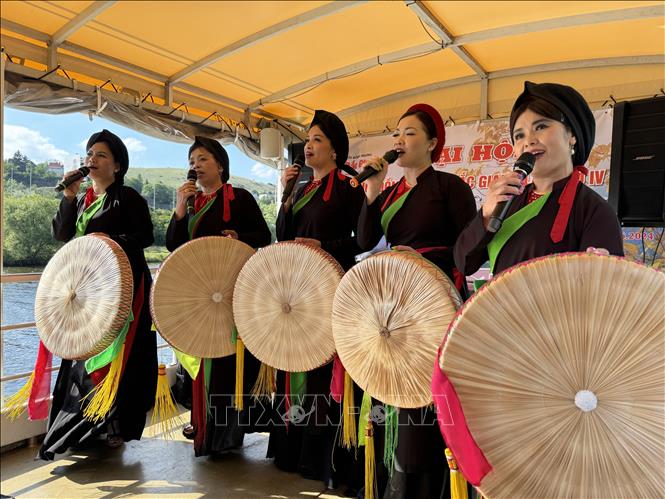 Sâu lắng câu hát quan họ giữa lòng châu Âu